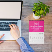 Eine rosa Markenbezeichnung im Kalender