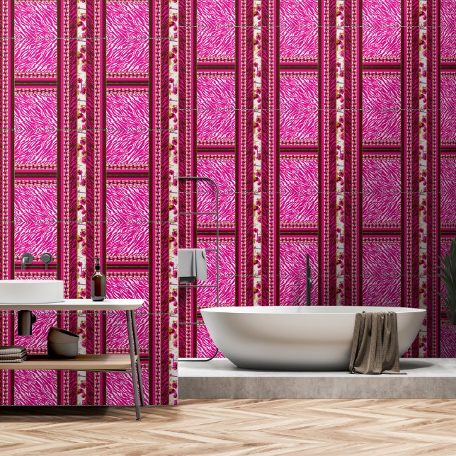 eine rosa und weiße Tapete mit einem Kreuz. (Badezimmer)