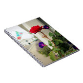 Eine Rose ist ein Rosen-Notizbuch Notizblock (Rechte Seite)