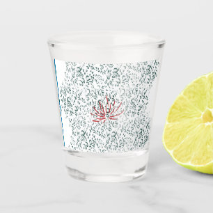 eine rote Blume auf schwarzem Hintergrund Schnapsglas