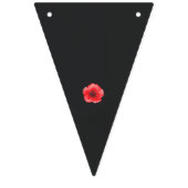 eine rote Blume mit schwarzer Mitte auf schwarzem Wimpelkette (Erste Fahne)
