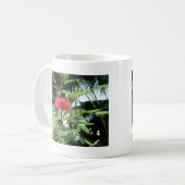 Eine rote Blume namens Phoenix Kaffeetasse (Vorderseite Links)
