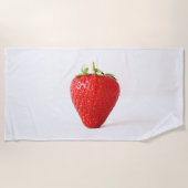 Eine Rote Erdbeere btcnm Strandtuch (Vorderseite)