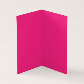 Eine rote Rose mit lebhaften Blütenblättern, umgeb (Innenseite)