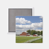 Eine rote Scheune und Farm in Pamona, Kansas. Magnet (Vorderseite/Rückseite)