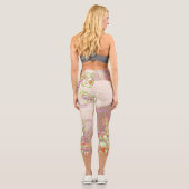 eine rote Vase mit Blume darauf. Capri Leggings (Rückseite)