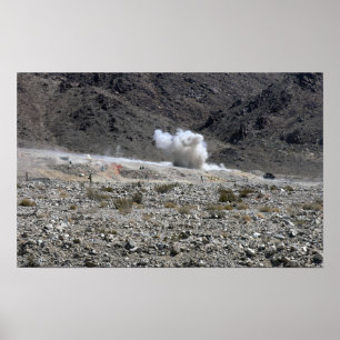 Eine Runde aus einem AT-4-Raketenwerfer Poster