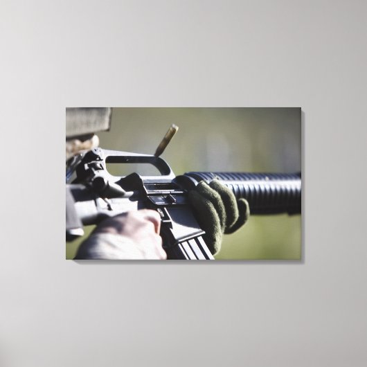 Eine Rundfliege aus der Kammer eines M-16A2 Leinwanddruck (Vorderseite)