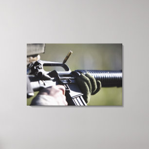 Eine Rundfliege aus der Kammer eines M-16A2 Leinwanddruck