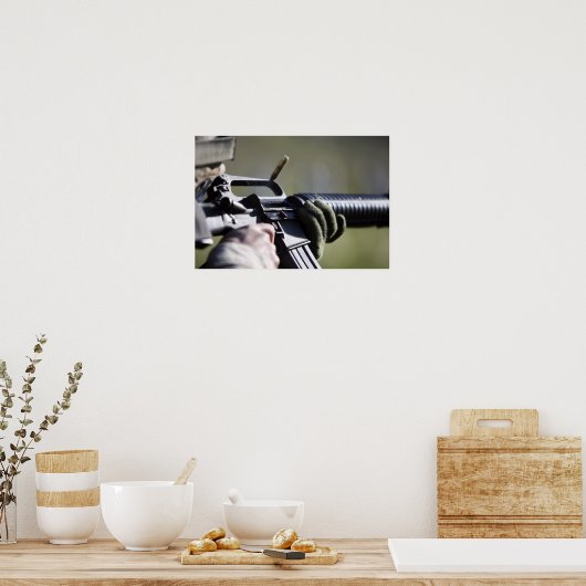 Eine Rundfliege aus der Kammer eines M-16A2 Poster (Küche)