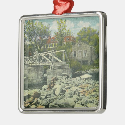 Eine rustikale Brücke an der Perkins-Bucht-Szene Silbernes Ornament (Links)