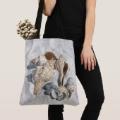 Eine Sammlung von Muscheln auf Sand Tasche (Von Nahem)