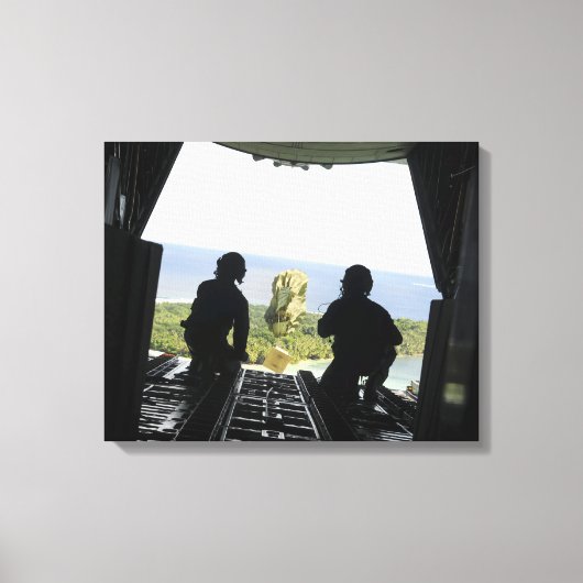 Eine Schachtel humanitärer Güter Leinwanddruck (Vorderseite)