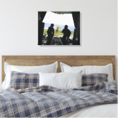 Eine Schachtel humanitärer Güter Leinwanddruck (Insitu (Schlafzimmer))