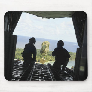 Eine Schachtel humanitärer Güter Mousepad