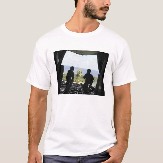 Eine Schachtel humanitärer Güter T-Shirt (Vorderseite)