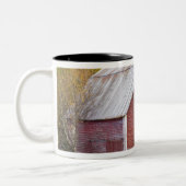 Eine Scheune in Vermonts grünen Bergen. Hancock, 2 Zweifarbige Tasse (Links)