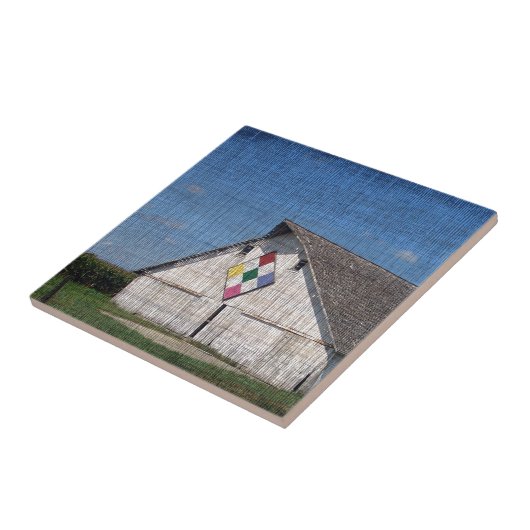 Eine Scheune mit einer Steppe Fliese (Seite)