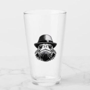 Eine Schildkröte mit Hut, ein klassischer Anblick Glas