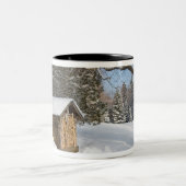 Eine schneebedeckte Szene in dem AMCs wenigen Zweifarbige Tasse (Mittel)
