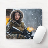 Eine schöne brünette Soldatenmaus Mousepad (Mit Mouse)