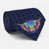 Eine schöne bunte Hochlandkuh auf Tartan. Krawatte (Gerollt)