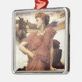 Eine schöne Frau am Springbrunnen Ornament Aus Metall (Links)