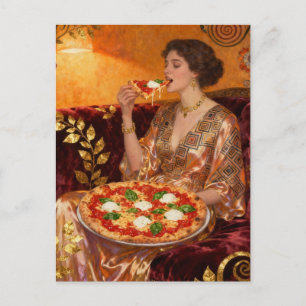 Eine schöne Frau, die Pizza isst Postkarte