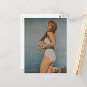 Eine schöne Frau im Jahr 1957 am Strand Postkarte
