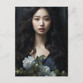 Eine schöne Frau mit langen schwarzen Haaren und B Postkarte (Vorderseite)