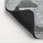 Eine Schule in Schwarz-Weiß-Farbe Mousepad (Ecke)