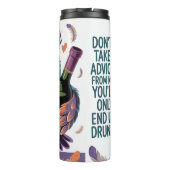 Eine Schüssel mit einer Flasche Wein (Rückseite)