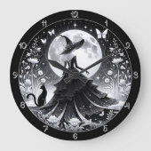 Eine Schwarz-Weiß-Hexe mit Katze Große Wanduhr (Vorderseite)