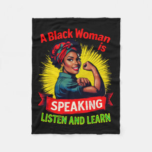 Eine schwarze Frau spricht Hören Sie Black History Fleecedecke
