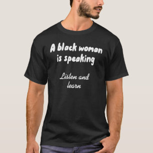 Eine schwarze Frau spricht zuhören und Bekleidung  T-Shirt