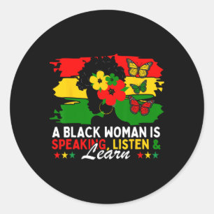 Eine schwarze Frau spricht zuhören und lernt dafür Runder Aufkleber