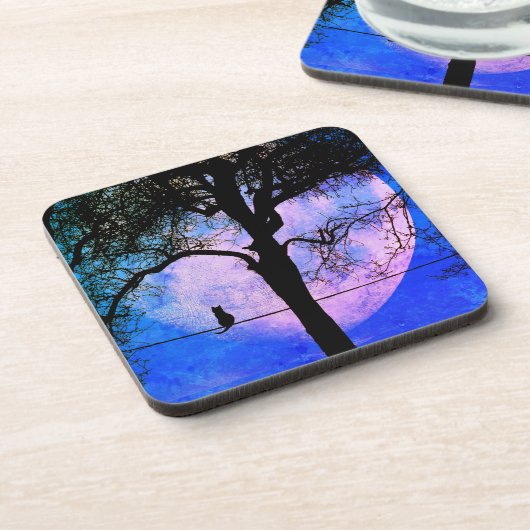 Eine schwarze Katze auf einem Draht Vollmond Getränkeuntersetzer (Linke Seite)