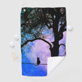 Eine schwarze Katze auf einem Draht Vollmond Golfhandtuch (Insitu)