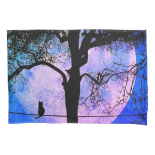 Eine schwarze Katze auf einem Draht Vollmond Kissenbezug