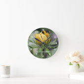 Eine schwarze Mit Augen Susan-Blume, die sich entf Runde Wanduhr (Zuhause)