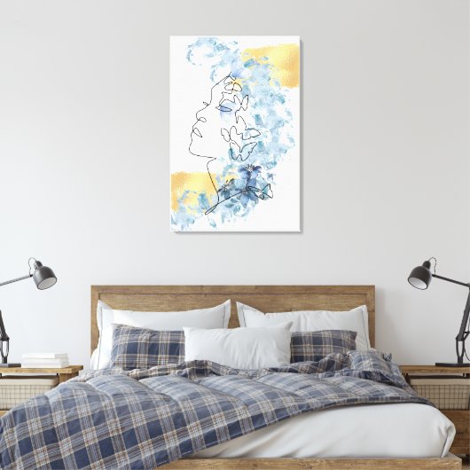 Eine Seite ist mit blauen Blumen bedeckt, ein Schm Leinwanddruck (Insitu (Schlafzimmer))