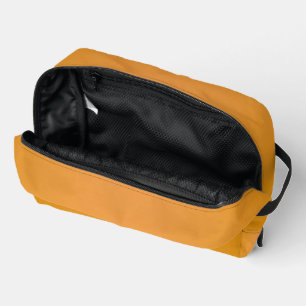Eine senfgelbe rechteckige Tasche mit einem schwar
