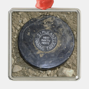 Eine simulierte Landmine Silbernes Ornament