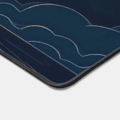 eine Single-Lotus-Blume, die auf einem dunklen Tei Schreibtischunterlage (Ecke)