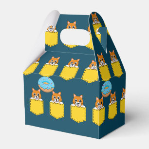Eine spähende Katze und ein blauer Donut Geschenkschachtel