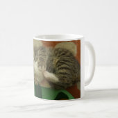 Eine spielende Katze Kaffeetasse (VorderseiteRechts)