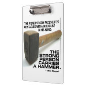 Eine starke Person trägt einen Hammer - Gym Workou Klemmbrett (Links)