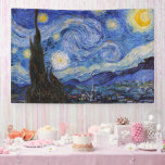 Eine Starry Night: Saint Remy von Vincent Van Gogh Banner<br><div class="desc">Das Jahr ist 1889. Vincent Van Gogh ist Patient im Asyl von Saint-Paul-de-Mausole in Saint-Rémy-de-Provence, Frankreich. Er leidet an psychischen Erkrankungen, und seine Ärzte haben ihm geraten, drinnen bleibe und das Malen zu vermeiden. Aber Van Gogh kann dem Drang zu kreieren nicht widerstehen, und er verbringt seine Tage damit, Landschaften...</div>
