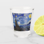 Eine Starry Night: Saint Remy von Vincent Van Gogh Schnapsglas<br><div class="desc">Das Jahr ist 1889. Vincent Van Gogh ist Patient im Asyl von Saint-Paul-de-Mausole in Saint-Rémy-de-Provence, Frankreich. Er leidet an psychischen Erkrankungen, und seine Ärzte haben ihm geraten, drinnen bleibe und das Malen zu vermeiden. Aber Van Gogh kann dem Drang zu kreieren nicht widerstehen, und er verbringt seine Tage damit, Landschaften...</div>