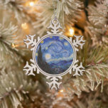 Eine Starry Night: Saint Remy von Vincent Van Gogh Schneeflocken Zinn-Ornament<br><div class="desc">Das Jahr ist 1889. Vincent Van Gogh ist Patient im Asyl von Saint-Paul-de-Mausole in Saint-Rémy-de-Provence, Frankreich. Er leidet an psychischen Erkrankungen, und seine Ärzte haben ihm geraten, drinnen bleibe und das Malen zu vermeiden. Aber Van Gogh kann dem Drang zu kreieren nicht widerstehen, und er verbringt seine Tage damit, Landschaften...</div>